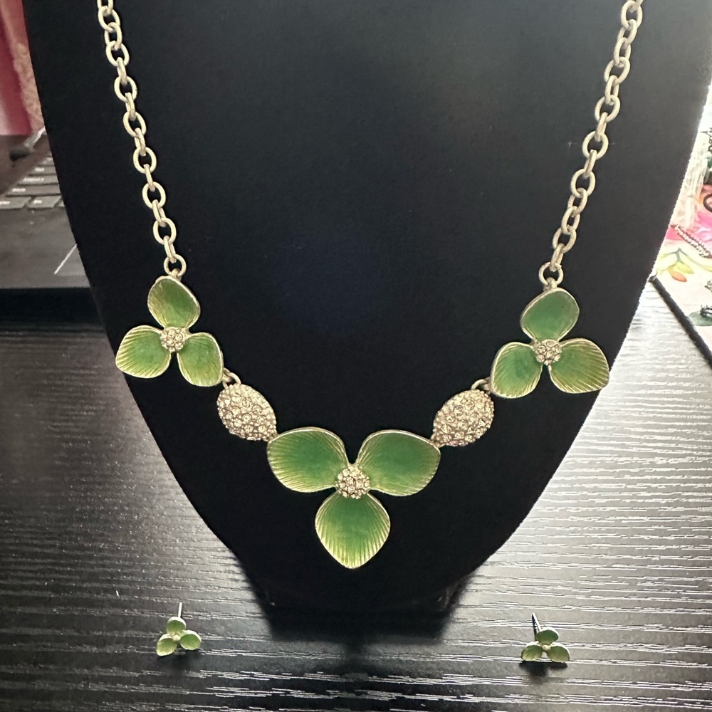 Elegant Green Floral Necklace and Earring Set
